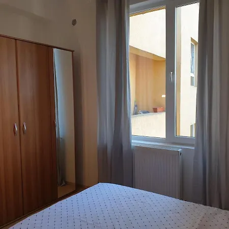 One Bedroom 5 Mins Close To Downtown Apartamento
