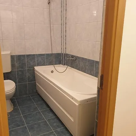 Apartment One Bedroom 5 Mins Close To Downtown Cluj-Napoca